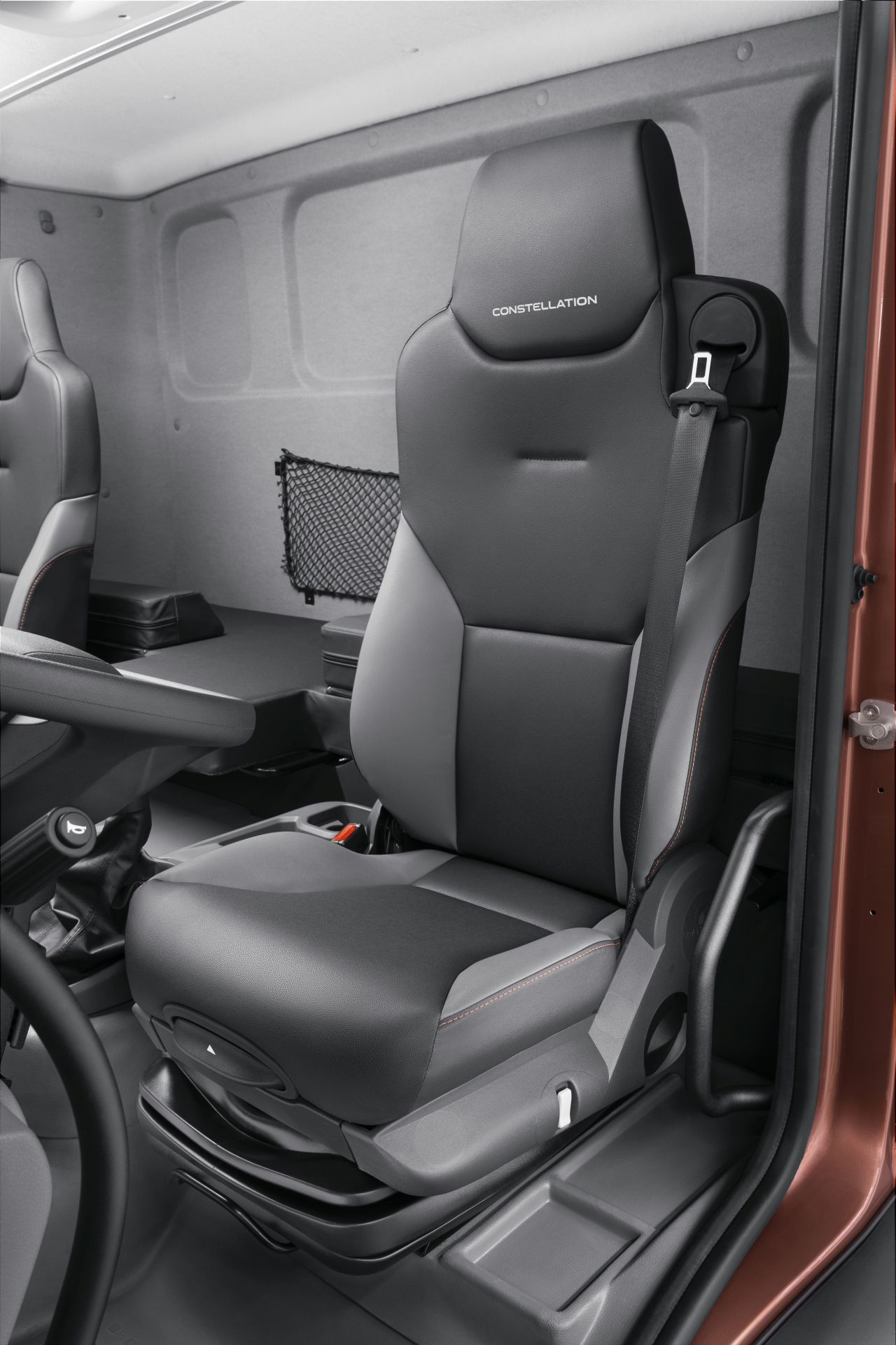Constellation_Banco_Motorista (1)